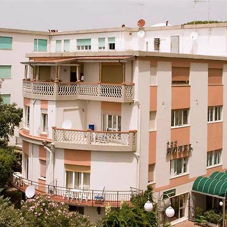 Hotel Ausonia Follonica Exterior foto