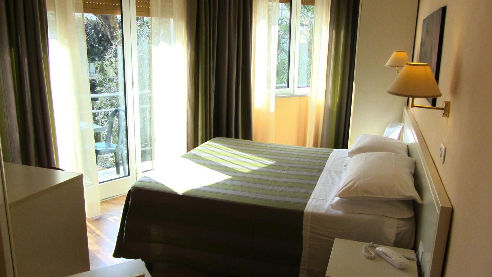 Hotel Ausonia Follonica Habitación foto